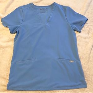 FIGS Casma Top. Small. Ciel Blue.